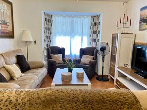 TV, fireplace, ping pong - Casa Manolete           . (Chiclana de la Fra.)