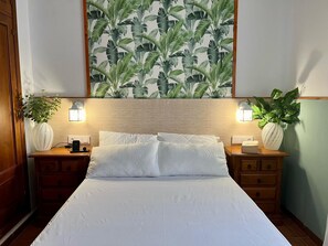 3 bedrooms, iron/ironing board, WiFi, bed sheets - Casa Manolete           . (Chiclana de la Fra.)