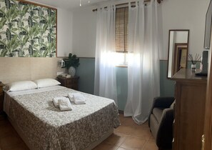 3 bedrooms, iron/ironing board, WiFi, bed sheets - Casa Manolete           . (Chiclana de la Fra.)