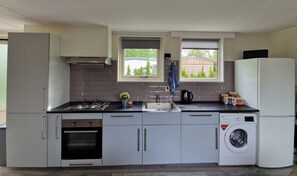 Private kitchen - 3 bedroom chalet in hensbroek (Hensbroek)