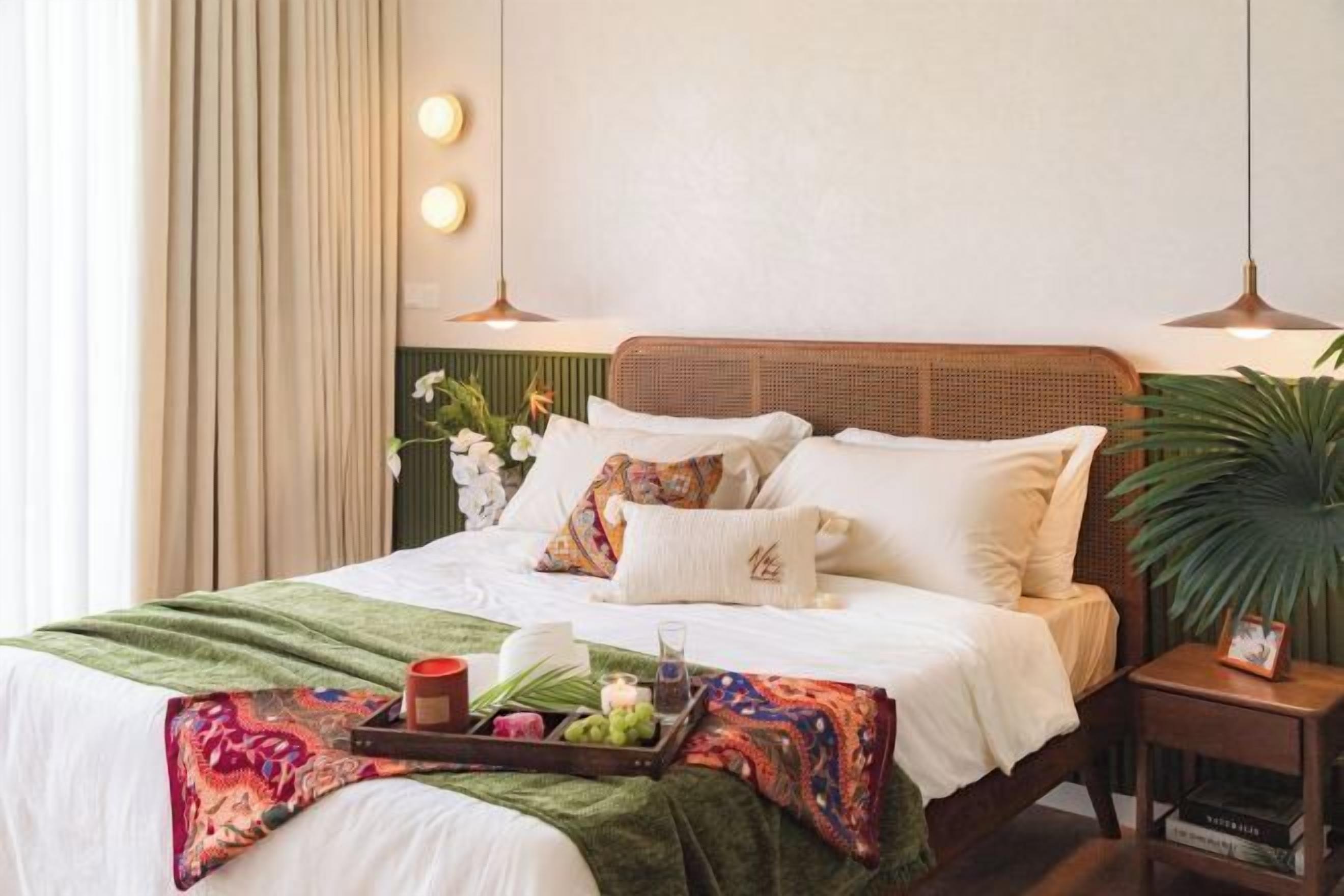 Laptop workspace, iron/ironing board, free WiFi, bed sheets