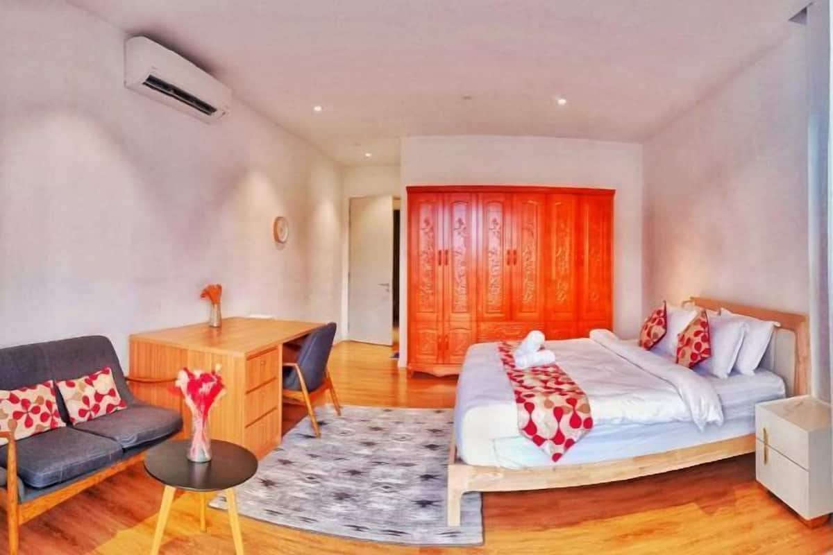 1 bedroom, laptop workspace, iron/ironing board, free WiFi