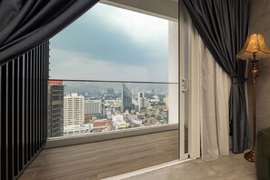 Deluxe Studio, 1 Queen Bed, Balcony, City View | Balcony view