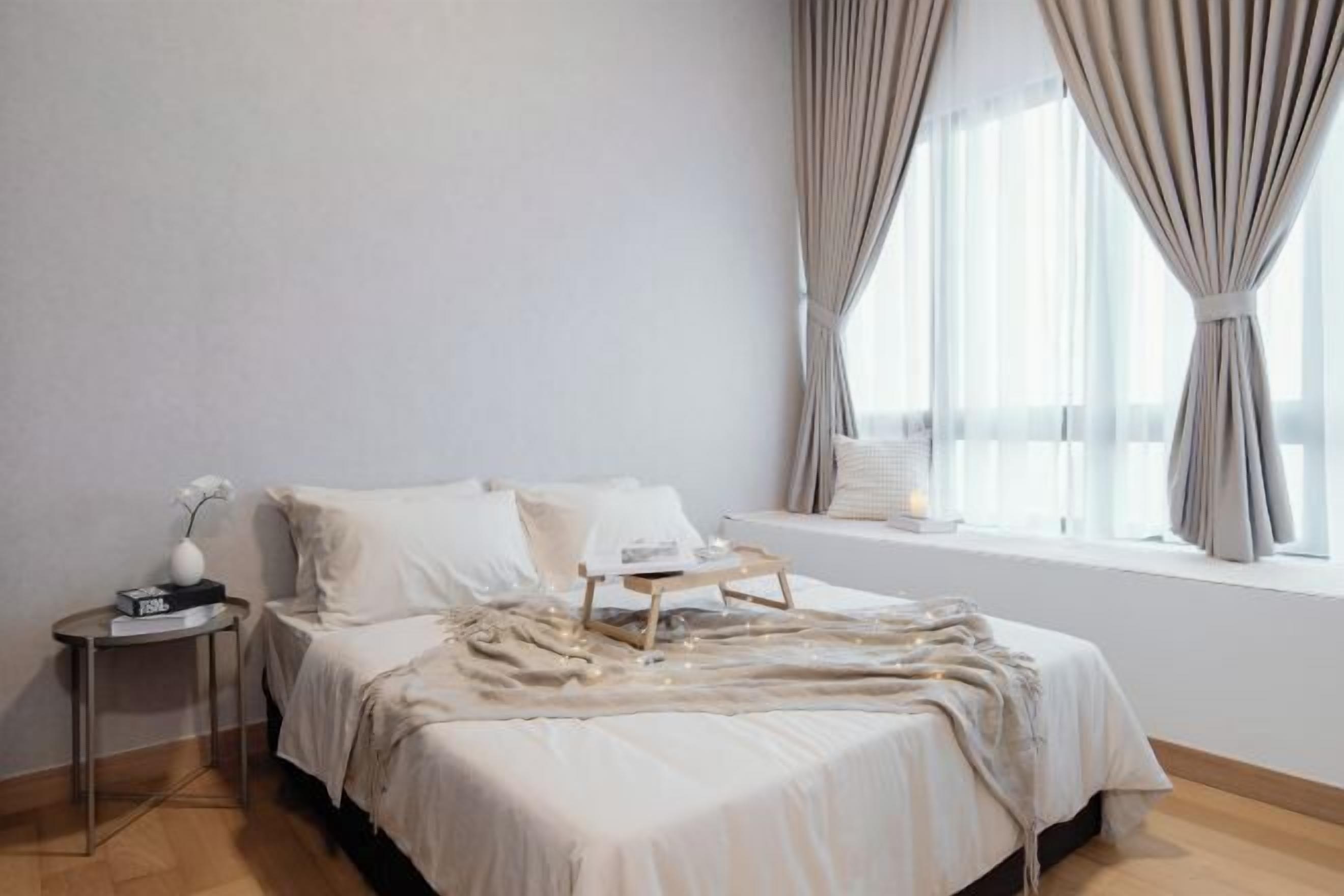 Laptop workspace, iron/ironing board, free WiFi, bed sheets