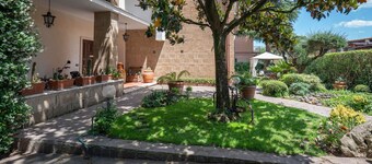 Beautiful  villa for 6 guests with WIFI, A/C, TV, terrace and parking