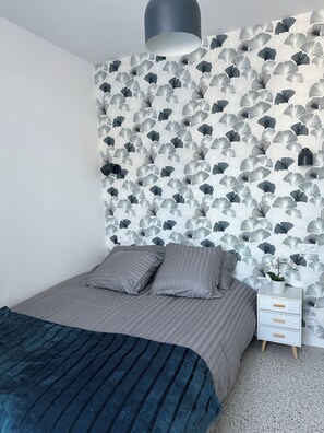 5 Schlafzimmer, Schreibtisch, Bügeleisen/Bügelbrett, Reisekinderbett