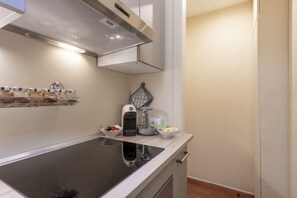 Geladeira, fogão, cooktop, lava-louças