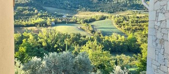 Charming 6-person 3-bedroom villa with swimming pool and breathtaking views