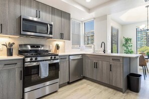 Fridge, microwave, oven, stovetop - 3BR CozySuites at Kierland Commons with pool #14 (Scottsdale)