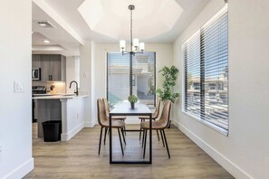 Dining - 3BR CozySuites at Kierland Commons with pool #14 (Scottsdale)