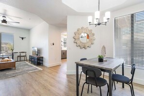 Dining - CozySuites at Kierland Commons with pool#15 (Scottsdale)