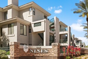 Exterior - CozySuites at Kierland Commons with pool#15 (Scottsdale)