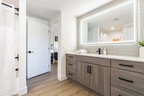 Shower, hair dryer, towels - CozySuites at Kierland Commons with pool#15 (Scottsdale)