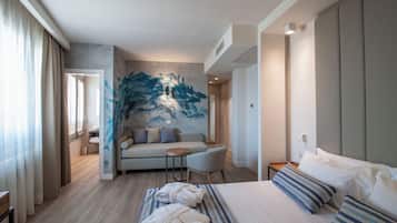 Deluxe Double Room, Sea View | 1 bedroom, in-room safe, blackout drapes, soundproofing