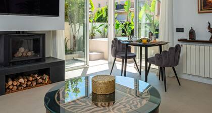 Elegant Retreat: Private Pool, Near Platja Gran, Modern Amenities