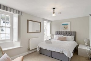 3 habitaciones, tabla de planchar con plancha, cuna de viaje y wifi 
