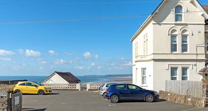 Apartment, Expansive Sea Views, Private Parking
