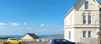 Apartment, Expansive Sea Views, Private Parking