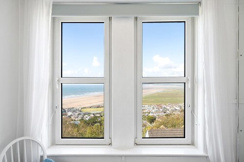 Apartment, Expansive Sea Views, Private Parking