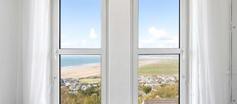 Apartment, Expansive Sea Views, Private Parking