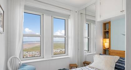 Apartment, Expansive Sea Views, Private Parking