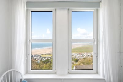 Apartment, Expansive Sea Views, Private Parking