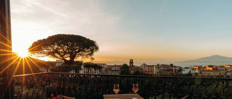 Luxury Suite, Balcony, Sea View | Room amenity