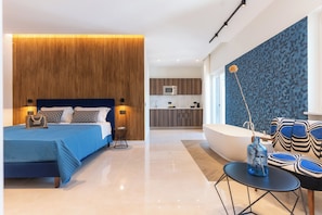 Luxury Studio Suite, Hot Tub, Sea View | Hypo-allergenic bedding, memory-foam beds, in-room safe - Mermaids' Dream Sorrento (Sorrento)