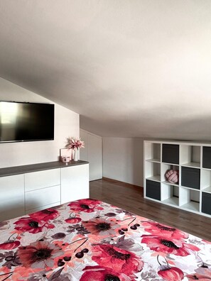 Iron/ironing board, free WiFi, bed sheets