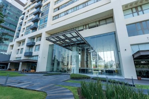 Exterior - Luxury Escape near Andares, Modern Retreat (Puerta de Hierro)