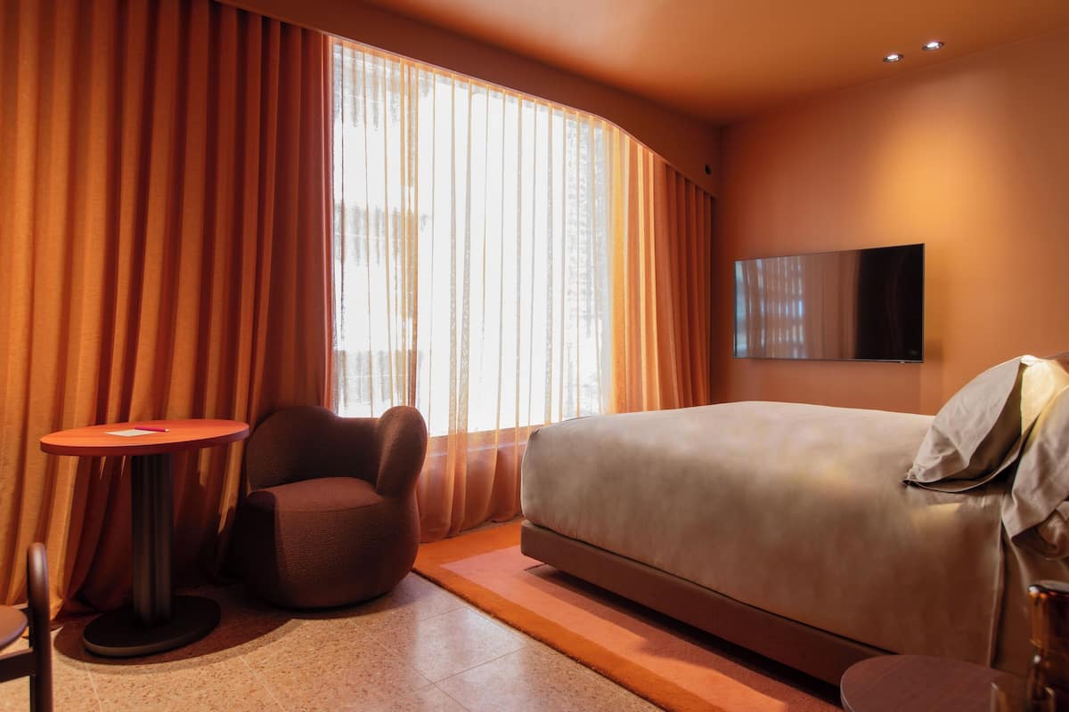 VIP King | Frette Italian sheets, premium bedding, Select Comfort beds