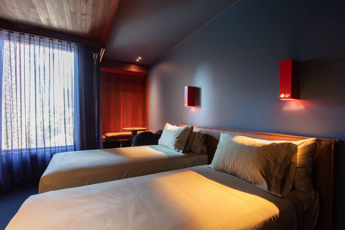 Kamar Twin (General Admission) | Seprai Frette Italia, seprai premium, dan tempat tidur Select Comfort