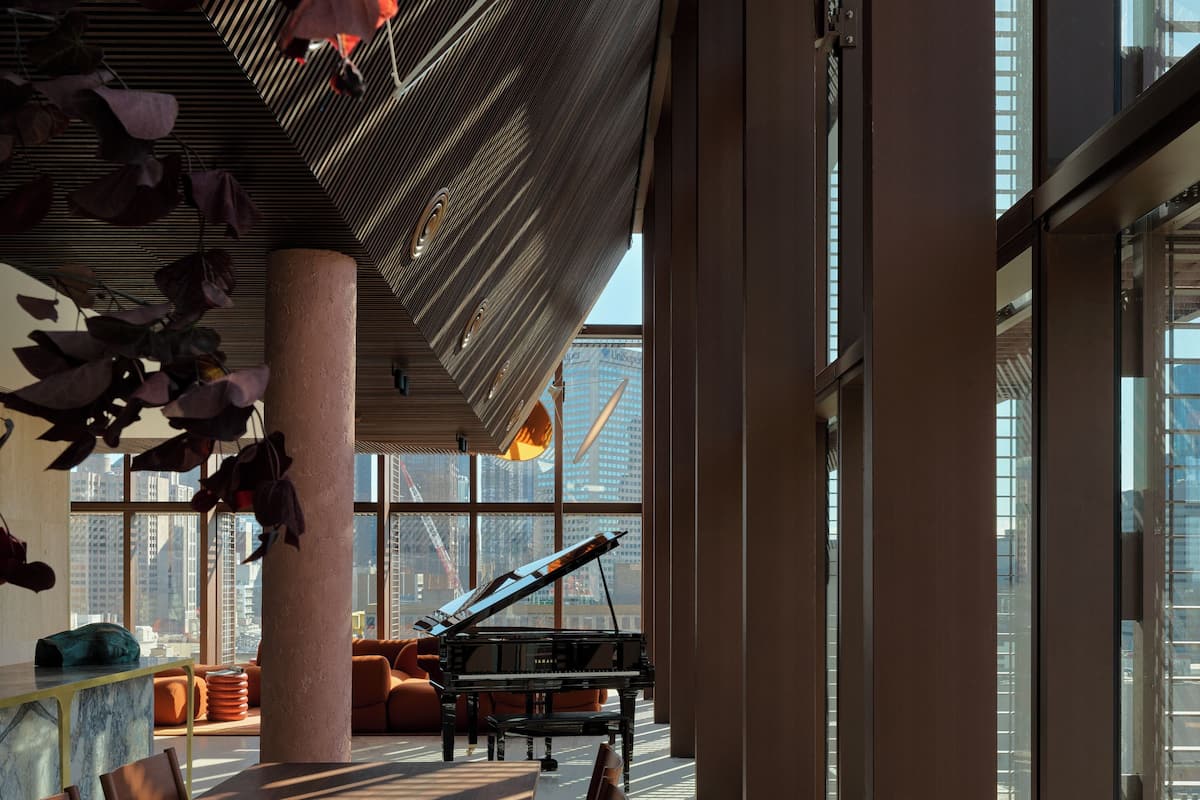 Suite, 1 King Bed | Dining room