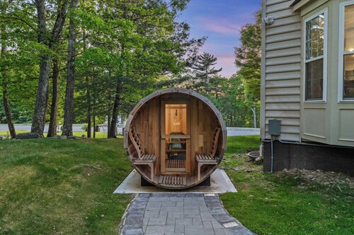 Luxe Getaway | Hot Tub, Sauna, Theater & Game Room