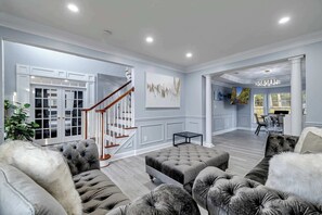 TV, lareira, videogames, aparelho de som