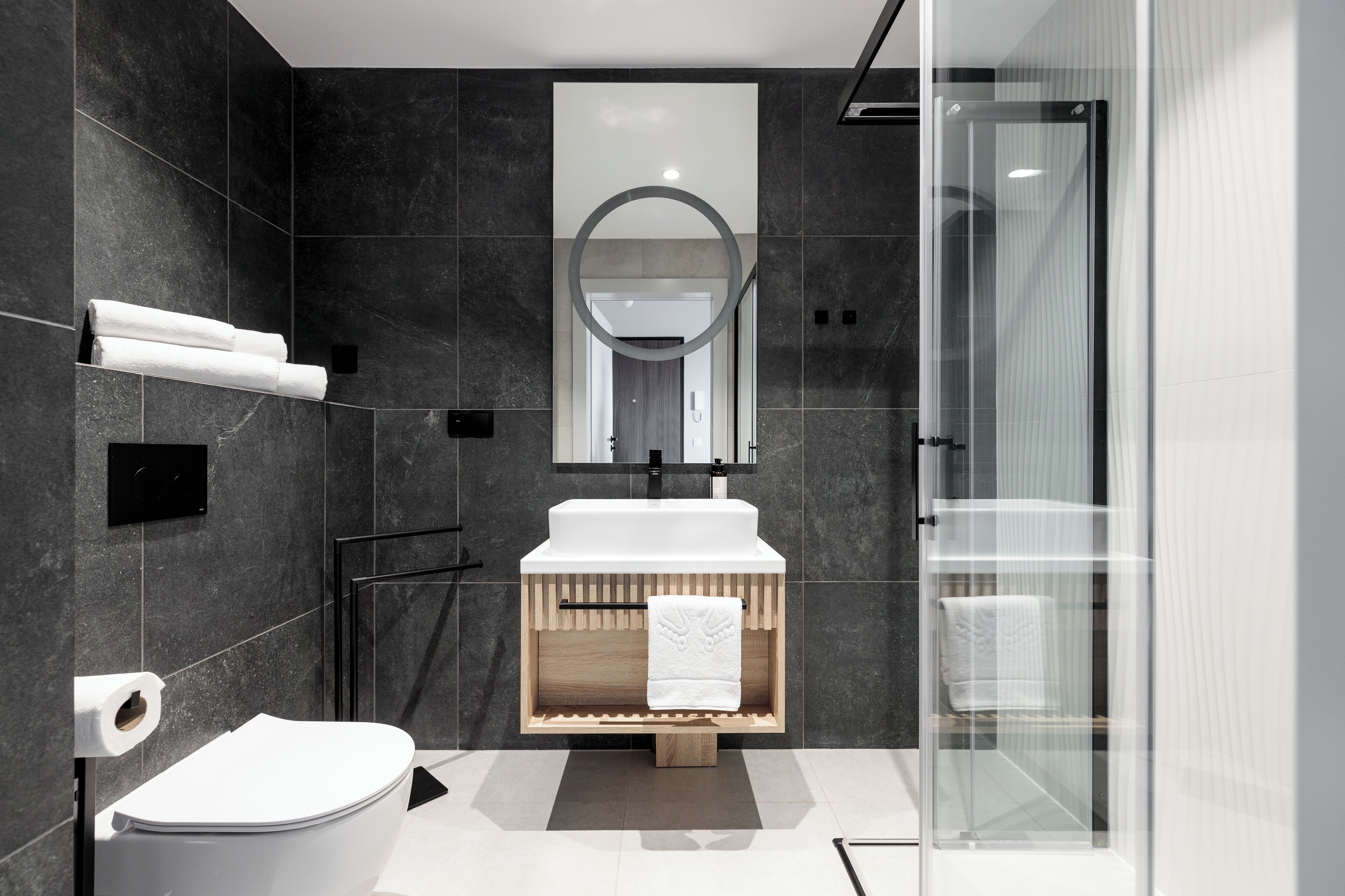 Suite | Badezimmer | Dusche, Regendusche, Haartrockner, Handtücher