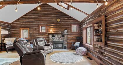 Lakefront | Seneca Wine Trail | Hot Tub | Dock