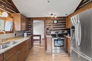 Refrigerador, microondas, horno, placa de cocina