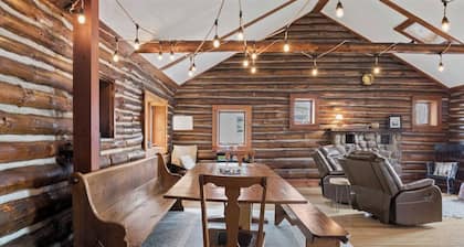 Lakefront | Seneca Wine Trail | Hot Tub | Dock