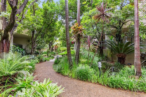 Spacious 2-Bed, 2-Bath Moments from Avalon Beach