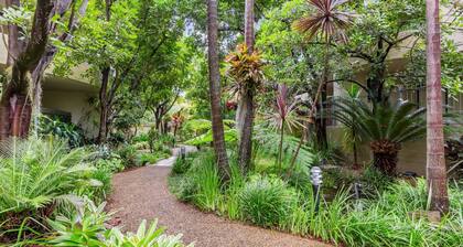 Spacious 2-Bed, 2-Bath Moments from Avalon Beach