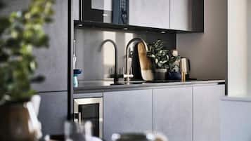 Kylskåp, mikrovågsugn, ugn och spishäll