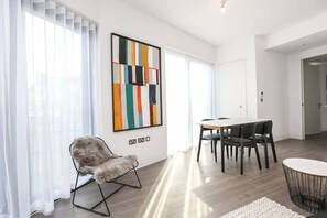 Dining - Stunning Brand  New Flat in Shoreditch w/ Balcony (Greater London)