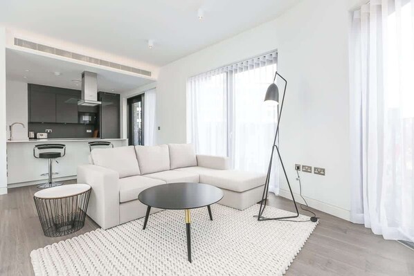 TV - Splendid, light and airy flat in Shoreditch (f) (Greater London)