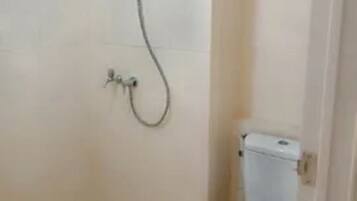 Deluxe Double Room | Bathroom | Shower