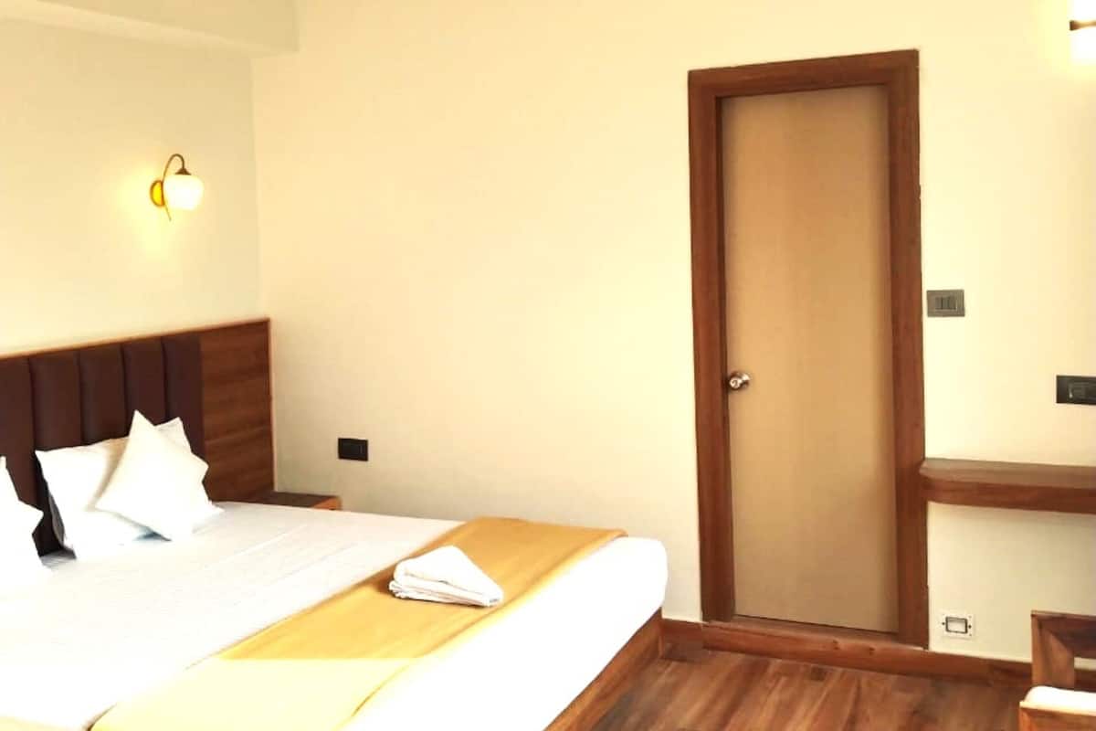 Deluxe kamer, uitzicht op bergen (Super) | Hypoallergeen beddengoed, een bureau, een laptopwerkplek