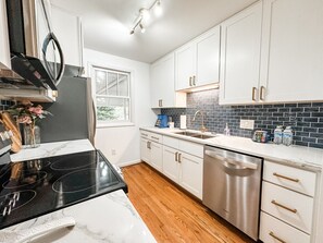 Fridge, microwave, oven, stovetop - Village District Retreat Near NC State (Raleigh)