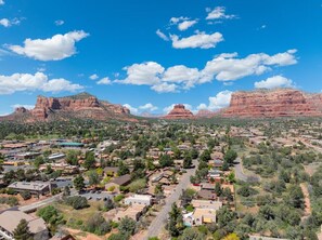 Aerial view - Sedona Sunscape - 3BR, Firepit, Grill, Views (Sedona)