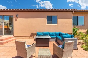 Unclassified image, 4 of 45, button