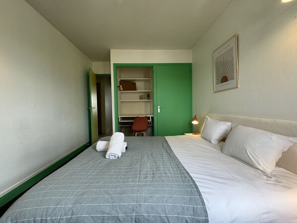4 bedrooms, iron/ironing board, free WiFi, bed sheets